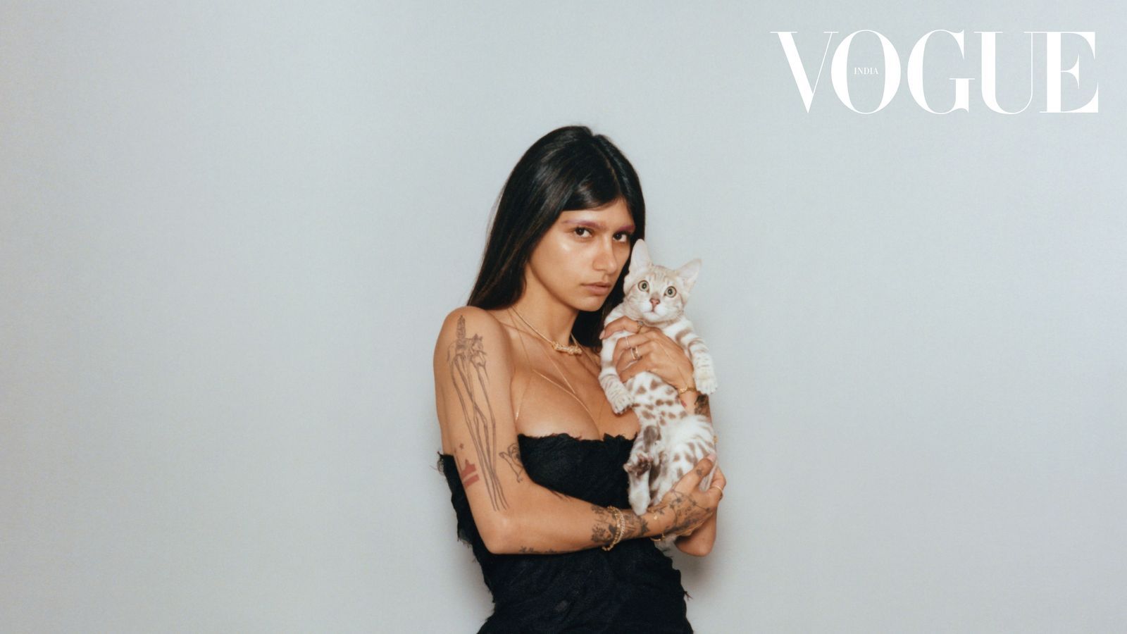 How to dress like Mia Khalifa and channel your inner fashion girl